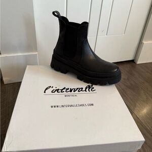 L'intervalle Black Chunky Ankle Boot